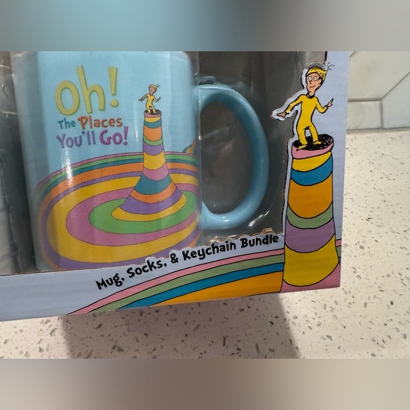Dr.  Seuss Oh the Places You'll Go Mug, Socks & Key Chain Gift Set NEW IN BOX - Picture 5 of 9